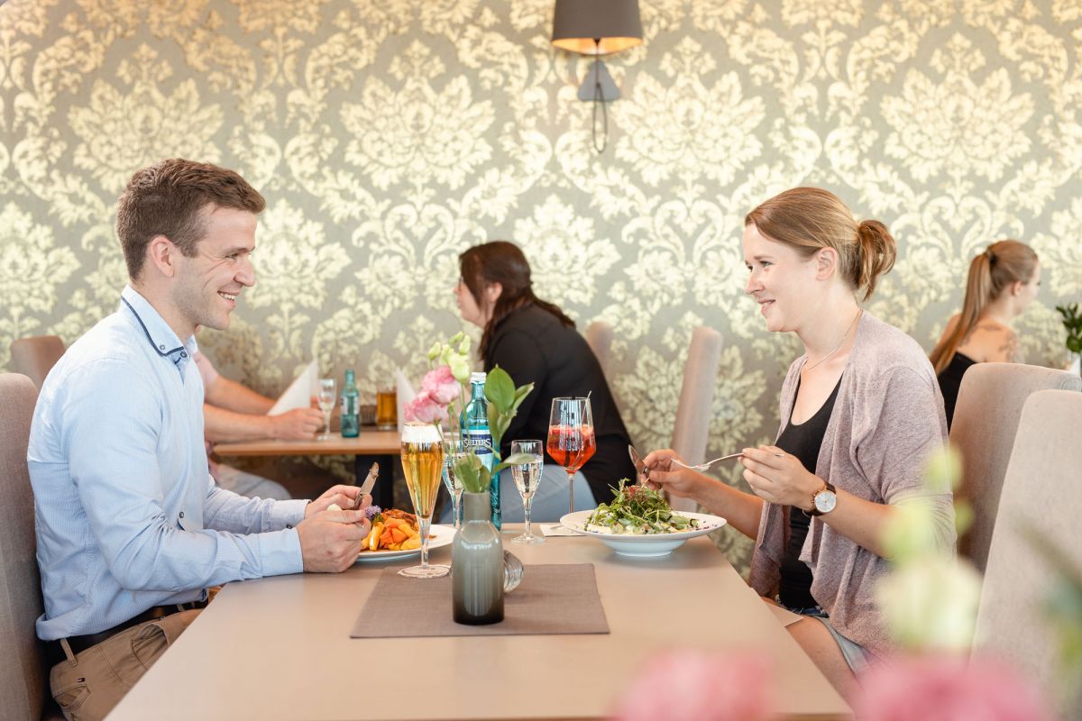 2. Juni 2021: Sie dürfen wieder im Restaurant Platz nehmen!