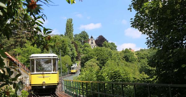 Zum Luisenhof mit der Standseilbahn