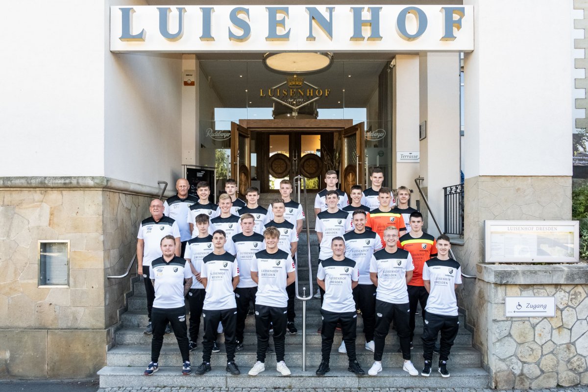 Sponsoring: Schicke Sportkleidung für A-Junioren des SC Freital